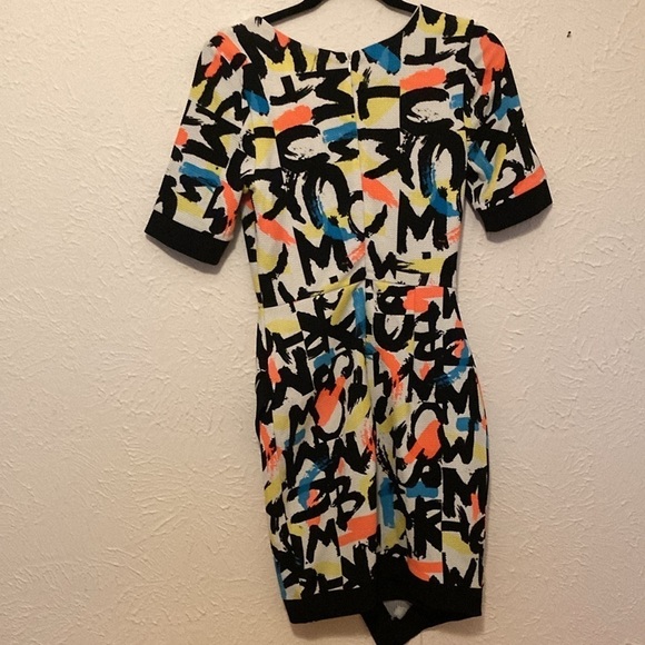 Marilyn Monroe Graffiti Dress - Picture 5 of 12